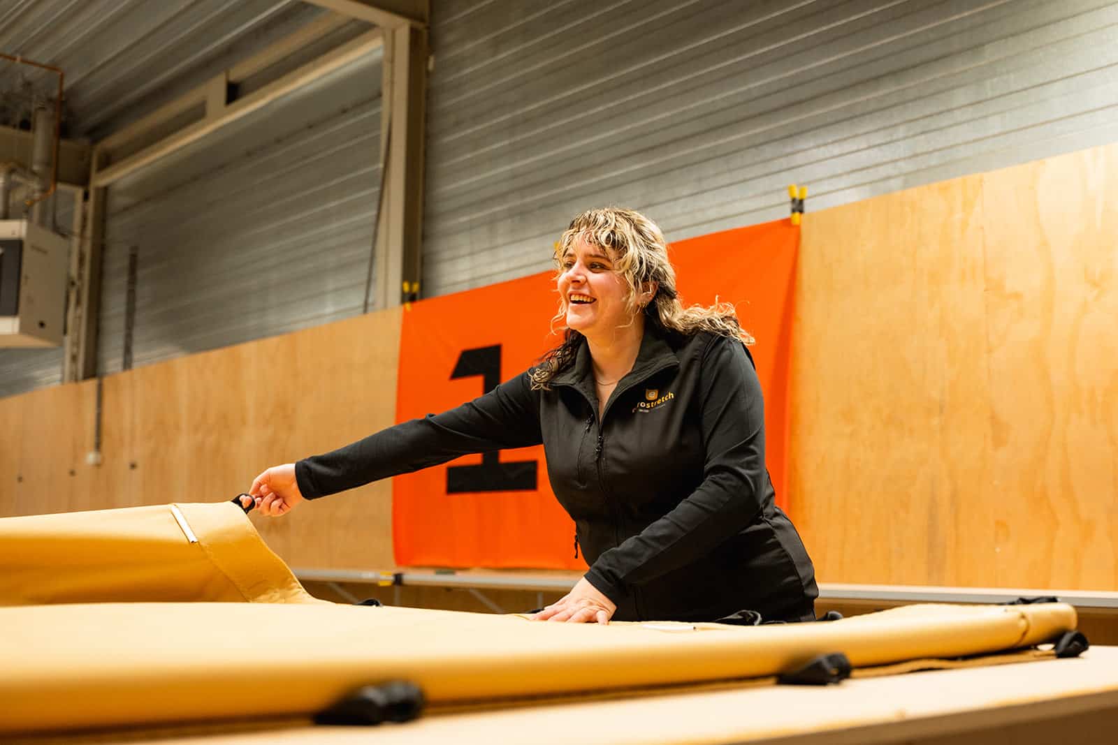 Confectiemederwerk vouwt stretchtent op